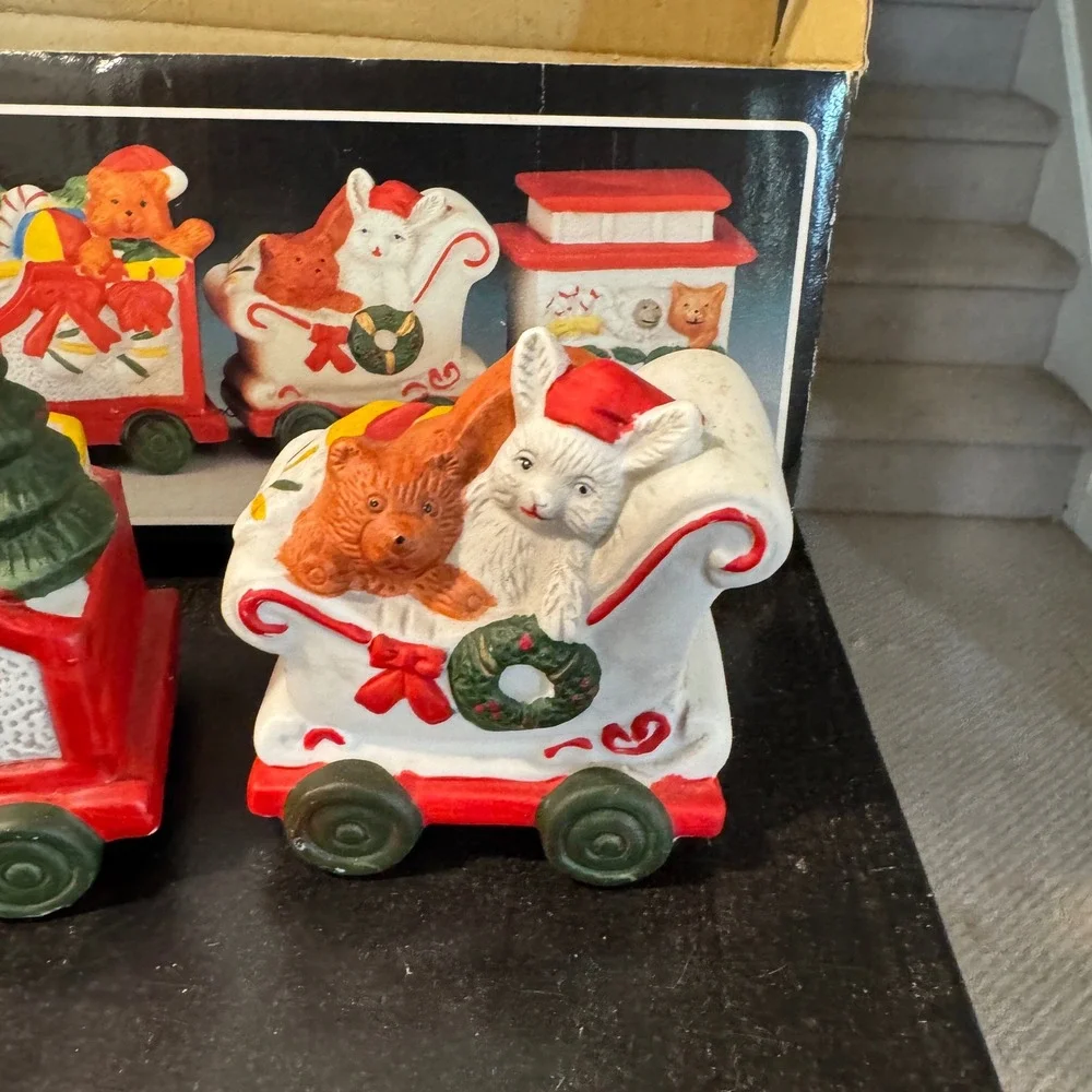 Vintage 1986 Price Products Porcelain 4 Piece Christmas‎ Locomotive Train Set